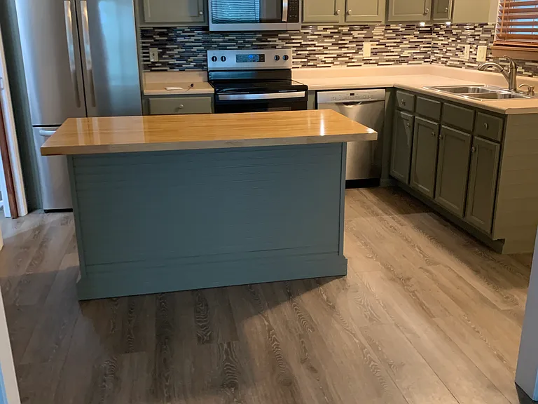 401 Vineyards Ct — Photo 2