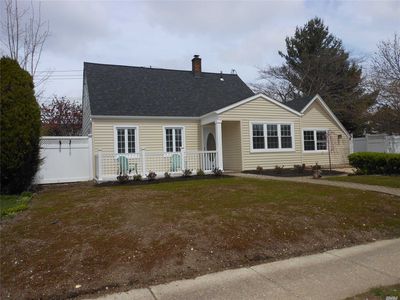 95 Knoll Ln, Levittown, NY, 11756