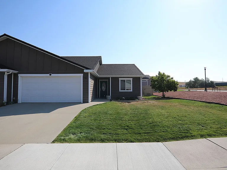 810 Pinyon Pl — Photo 2