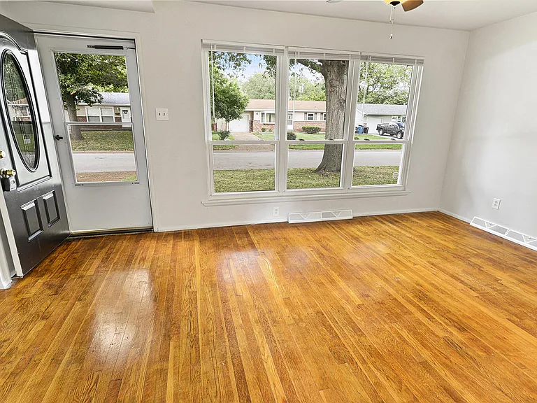 532 Holiday Ave — Photo 9