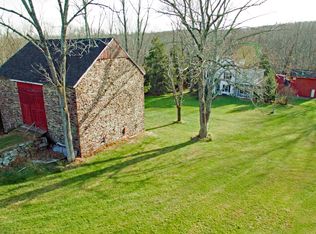 9 Meginnes Rd, Kintnersville, PA 18930