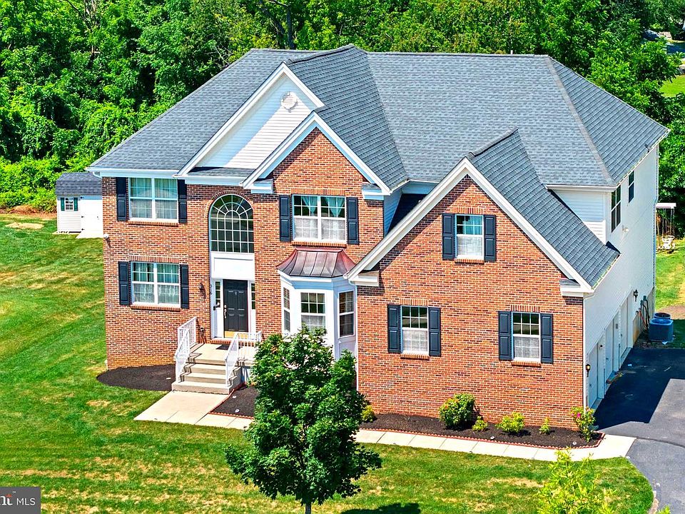 1st image of 316 Crescent Dr