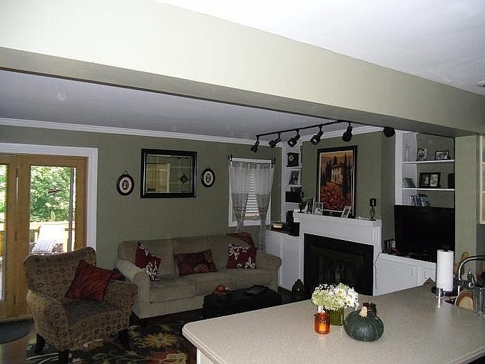 Large Great Room w/Fireplace