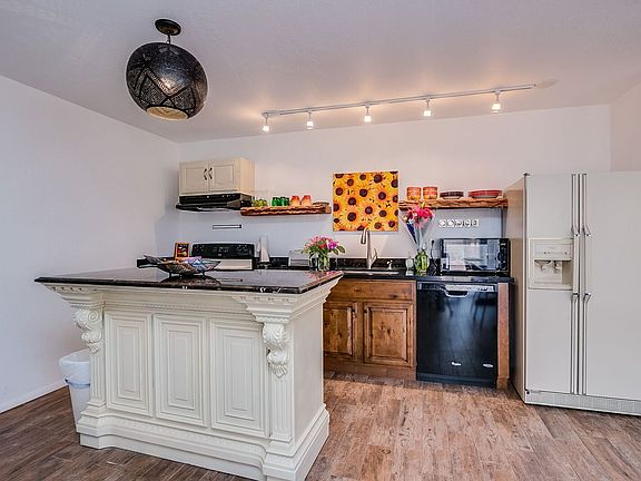Lower Kitchen 