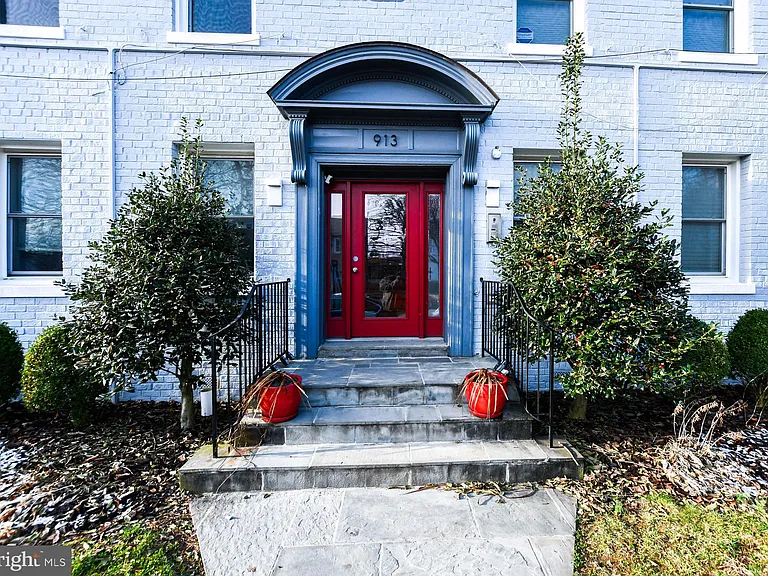 913 Quincy St NE #3 — Photo 1