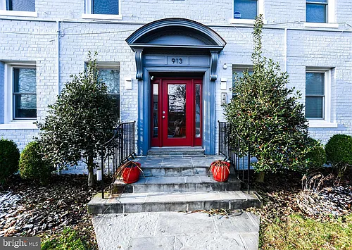 913 Quincy St NE #3 Photo 1