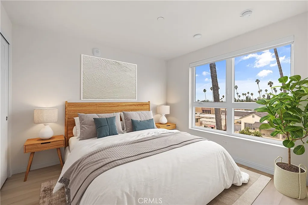 4 bed, 1063 sqft, $5,846 — Photo 3