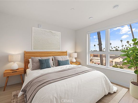 3rd image of 1818 S Norton Ave #409