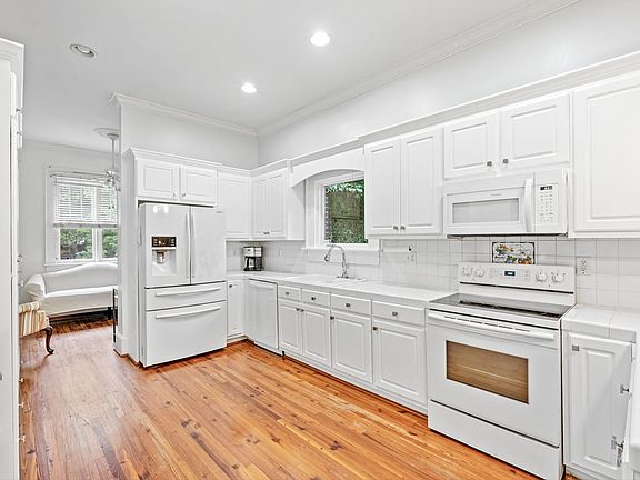 2nd image of 112 Capers St