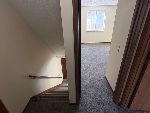4th image of 324 Werley Rd N