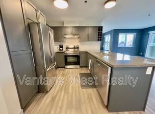 1099 Sunset Dr #327, Kelowna, BC V1Y9Z2