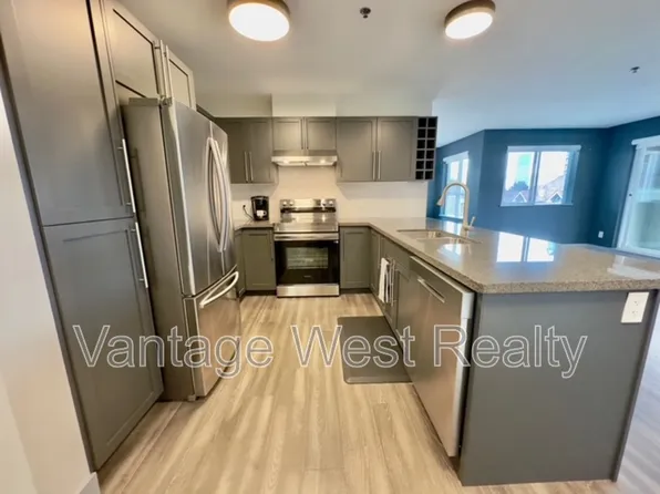 1099 Sunset Dr #327, Kelowna, BC V1Y 9Z2