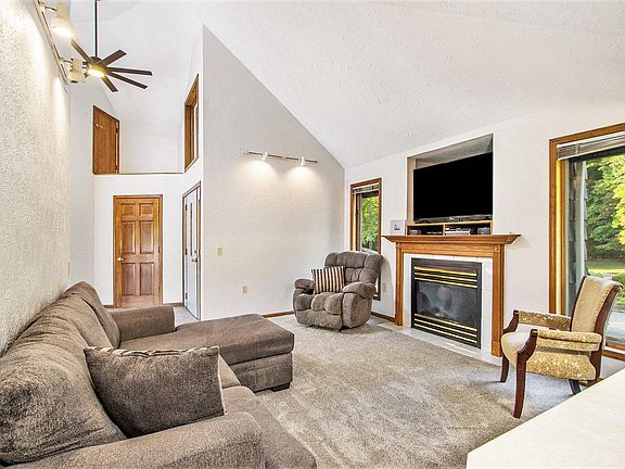 4th image of 33016 42nd Ave