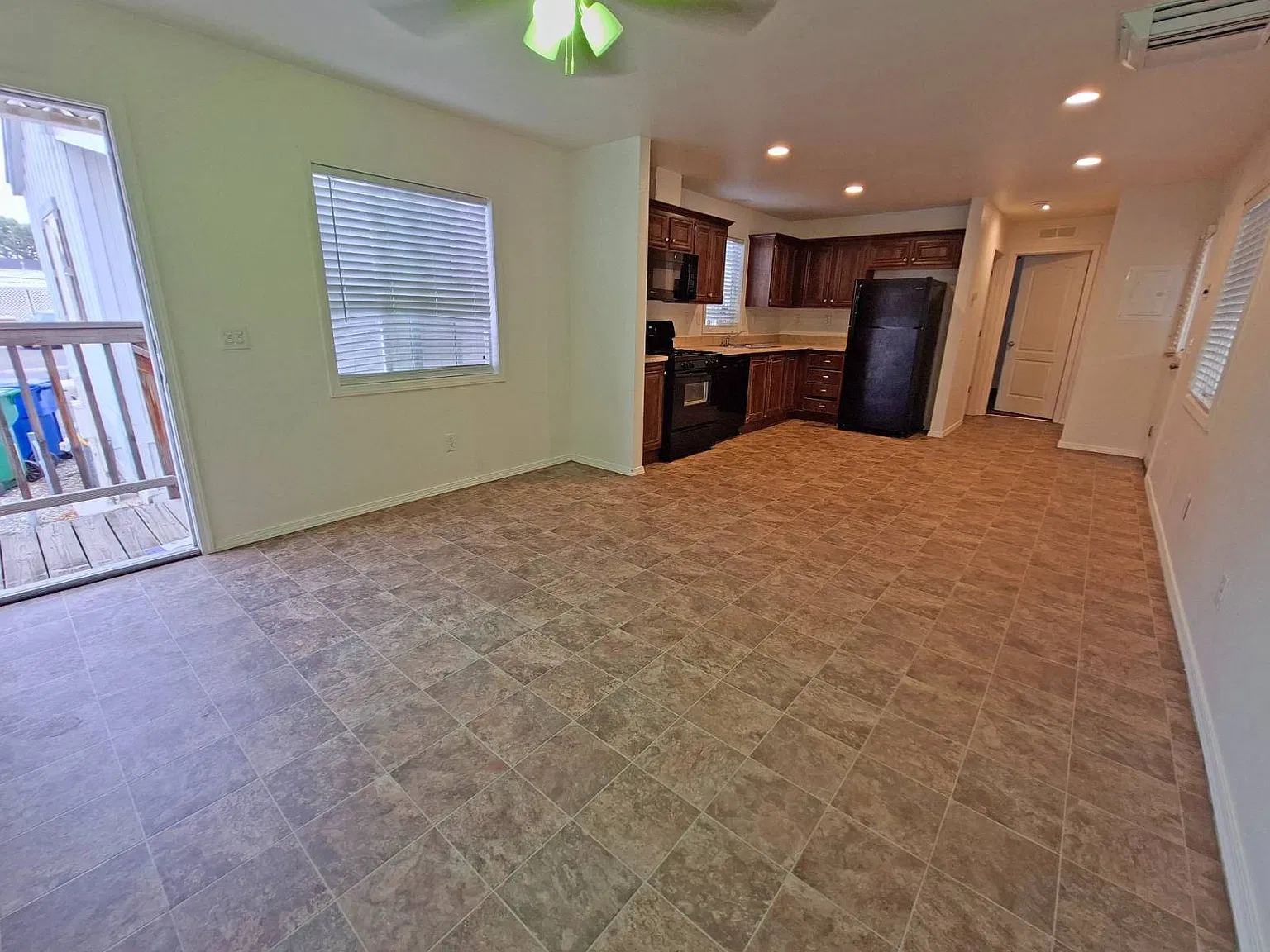 2 bed, 1.0 bath, 675 sqft, $1,350 — Photo 3