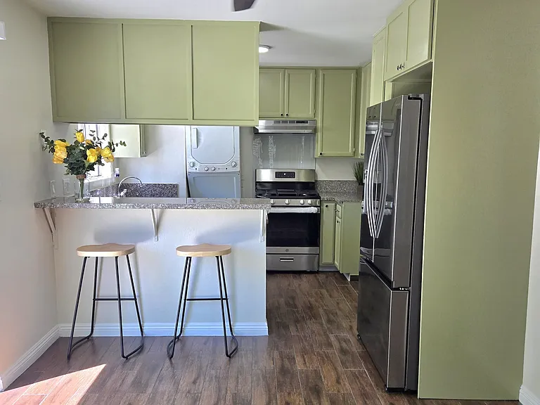 1237 W 22nd St #A — Photo 7