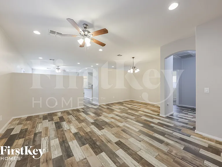 4621 W Fortune Dr — Photo 2