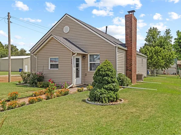 220 E Oak St, Dover, OK 73734