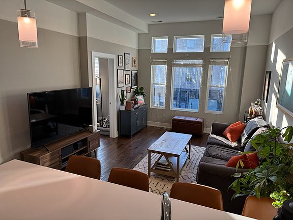 5th image of 1059 N Damen Ave #10783878