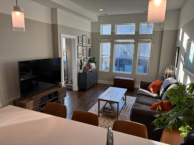 1059 N Damen Ave — Photo 27