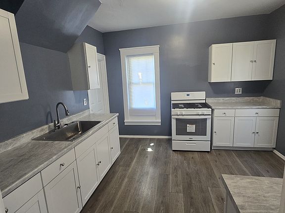 3rd image of 821-23 W 21st St #823