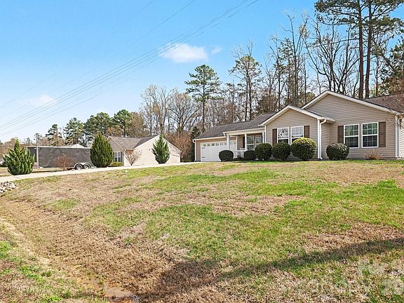 3rd image of 3071 Georgetown Rd