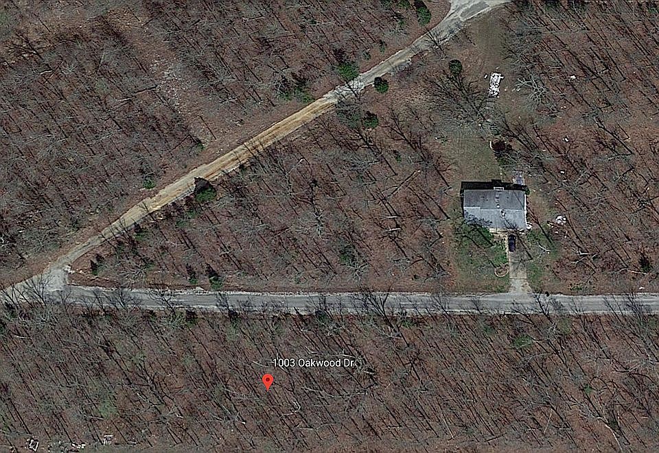 2nd image of 1003 Oakwood Dr