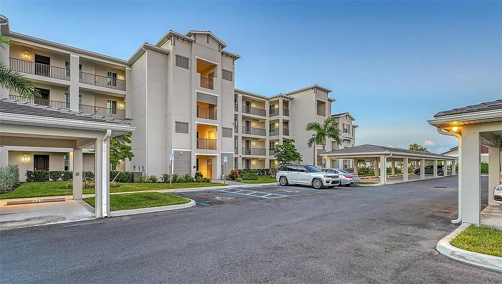 3 bed, 2.0 bath, 1301 sqft, $2,200 — Photo 3