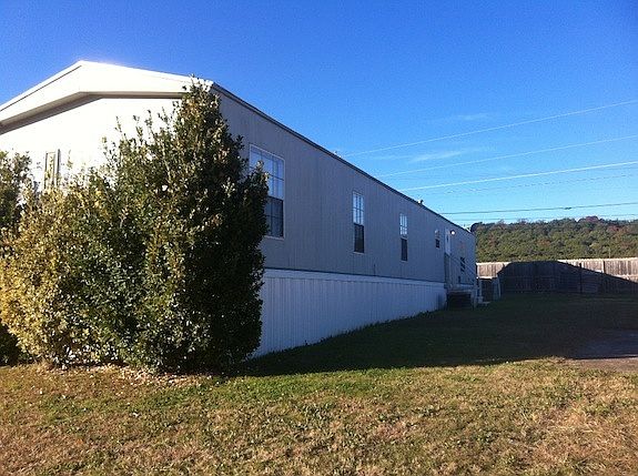 4th image of 13 Locust Dr