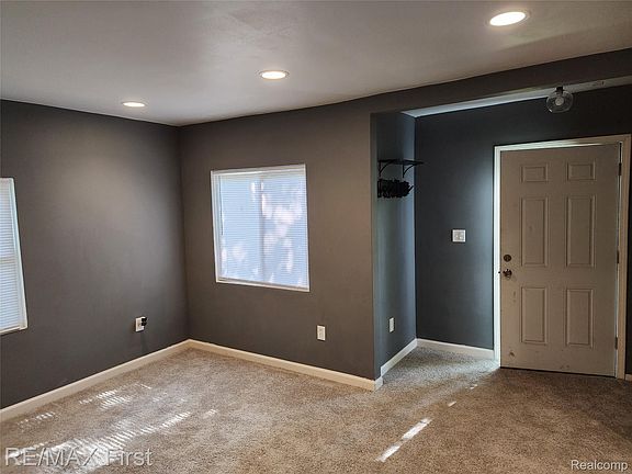 5th image of 16101 Bramell St