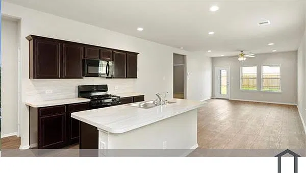 4 bed, 2280 sqft, $2,200 — Photo 4
