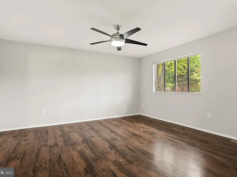 1382 Almond Dr — Photo 9