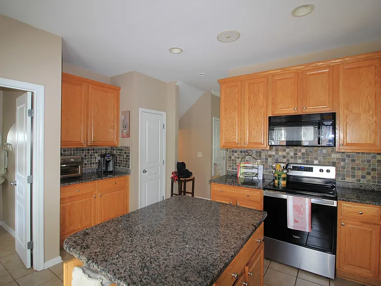 317 Kinellan Ln — Photo 9