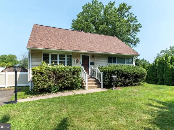 51 Saint Dunstans Rd, Hatboro, PA 19040