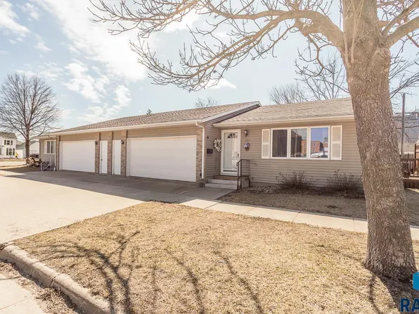 103 W Warren St, Luverne, MN 56156