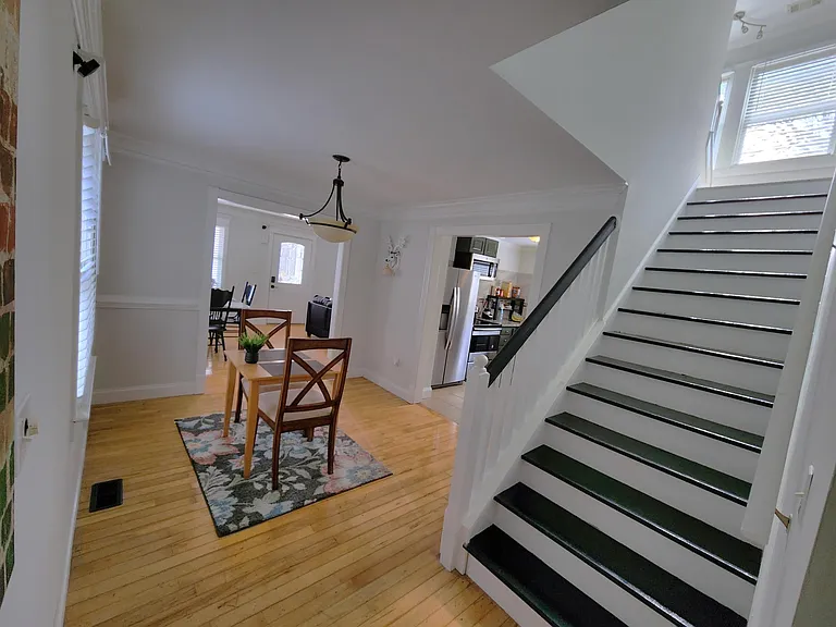713 Windsor St SW — Photo 5