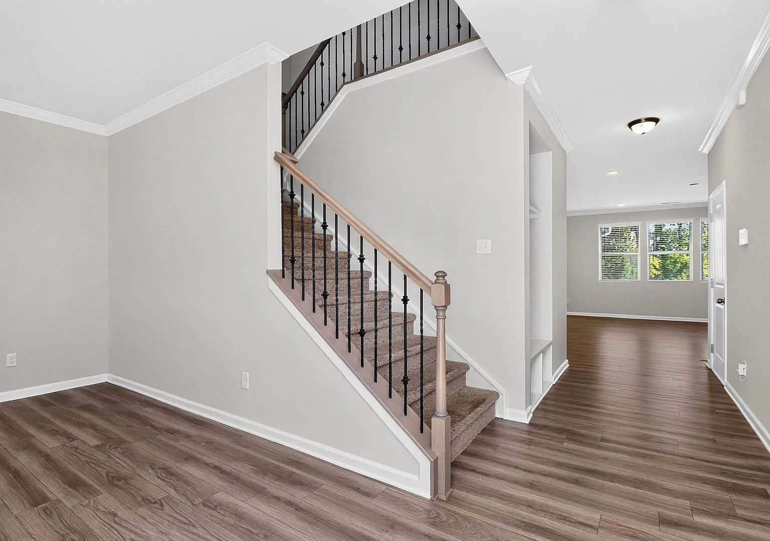 Stunning Five Bedroom Home In Magnolia Walk Huntersville! — Photo 3