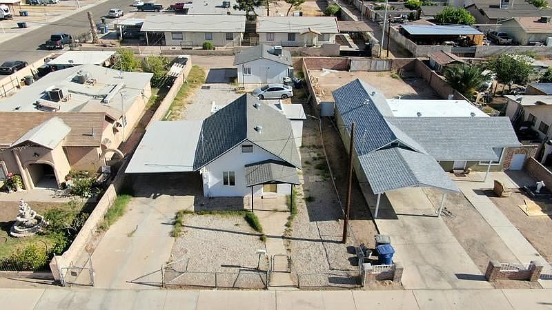 1st image of 2221 W 1st St