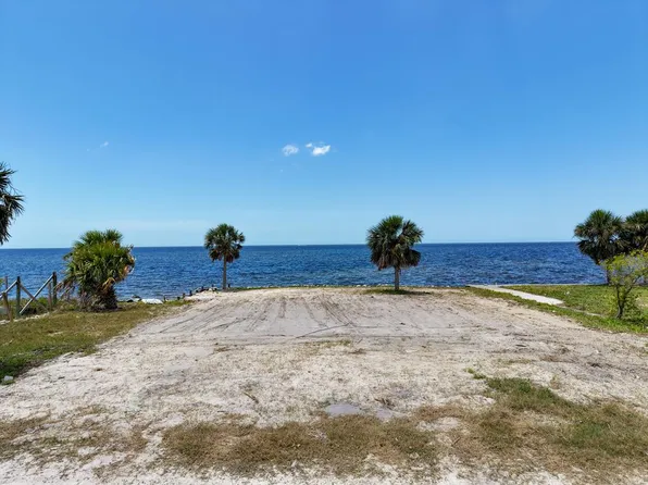 22205 Gulf View Dr, Perry, FL 32348