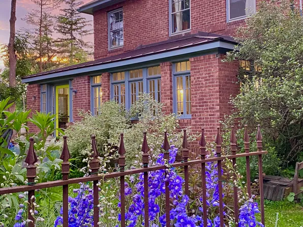 1111 Footbridge Rd, Hudson, NY 12534