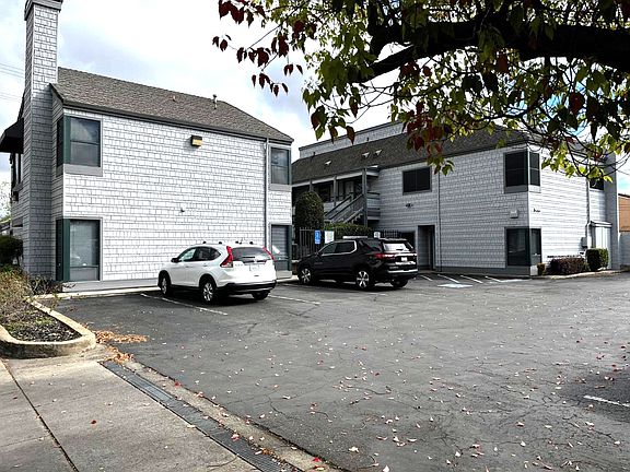 222 Lockford Exterior Pic3_03122025