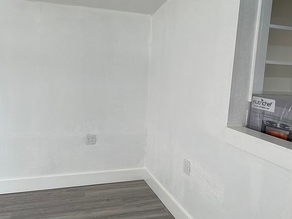 4th image of 124 Lake St SE #3