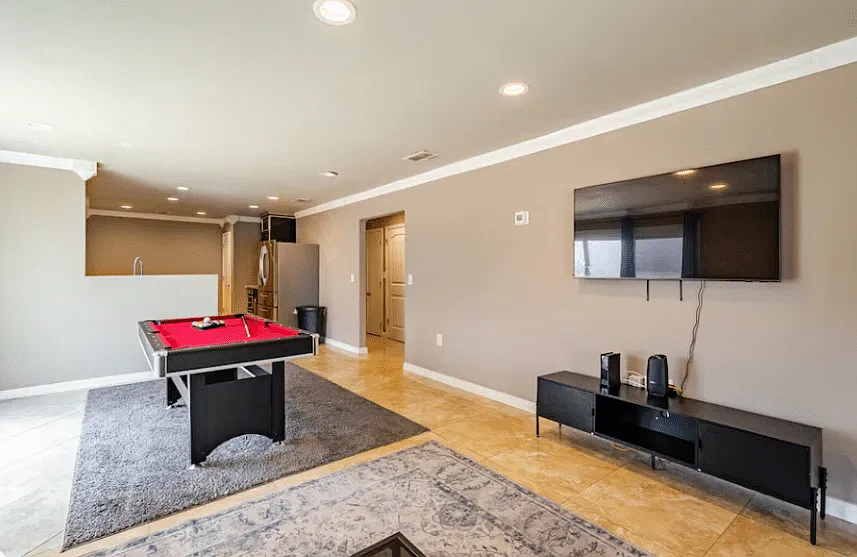 3 bed, $4,200 — Photo 2
