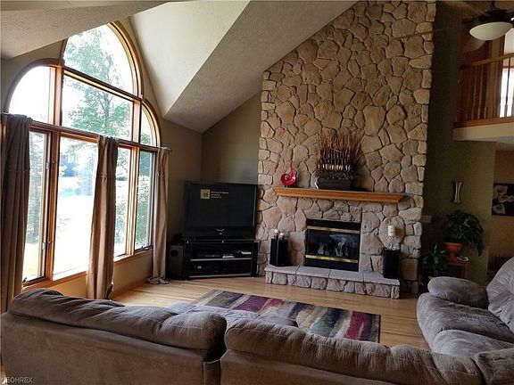 4th image of 380 White Spruce Dr