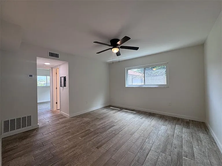 1258 Barbara Dr #105 — Photo 10