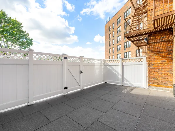 35-20 Leverich Street image 12 of 14