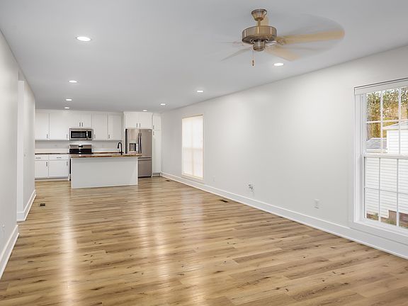 4th image of 459 Francis Ave