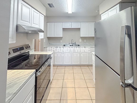 5th image of 1806 E Wood St