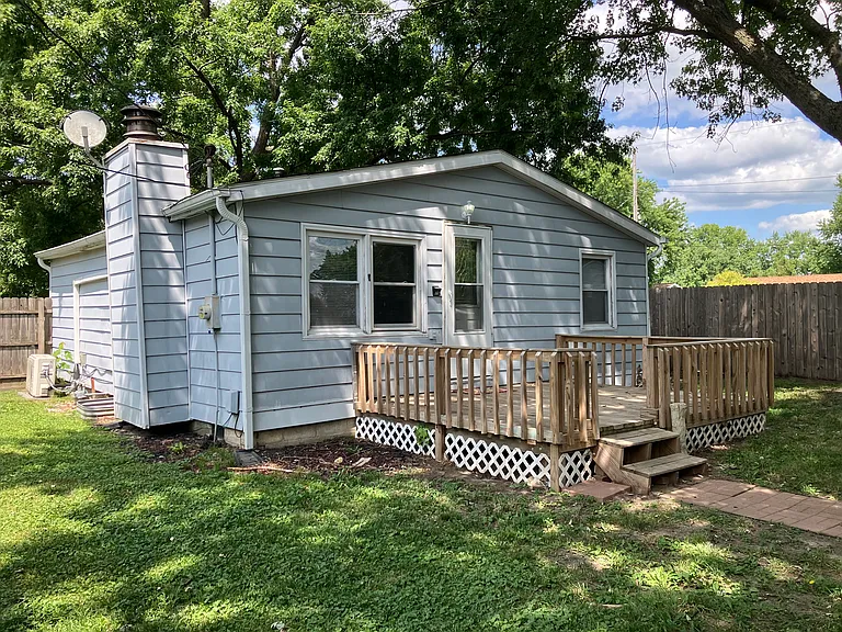 212 E Marshall St — Photo 1