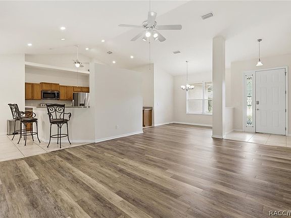 3rd image of 23 Pine St
