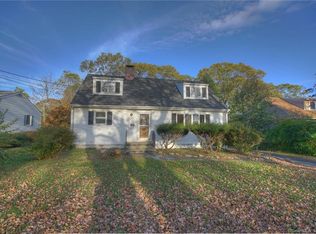 11 Bradford Cir, Groton, CT 06340